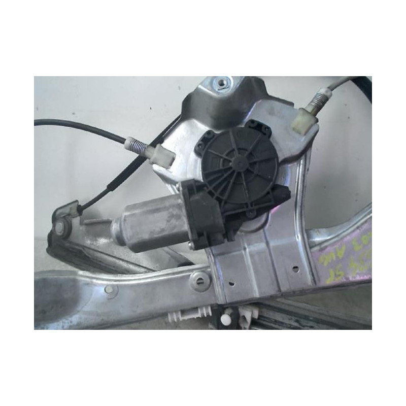 Mecanisme de leve vitre electrique avant gauche RENAULT CLIO 3 PHASE 1 d’occasion