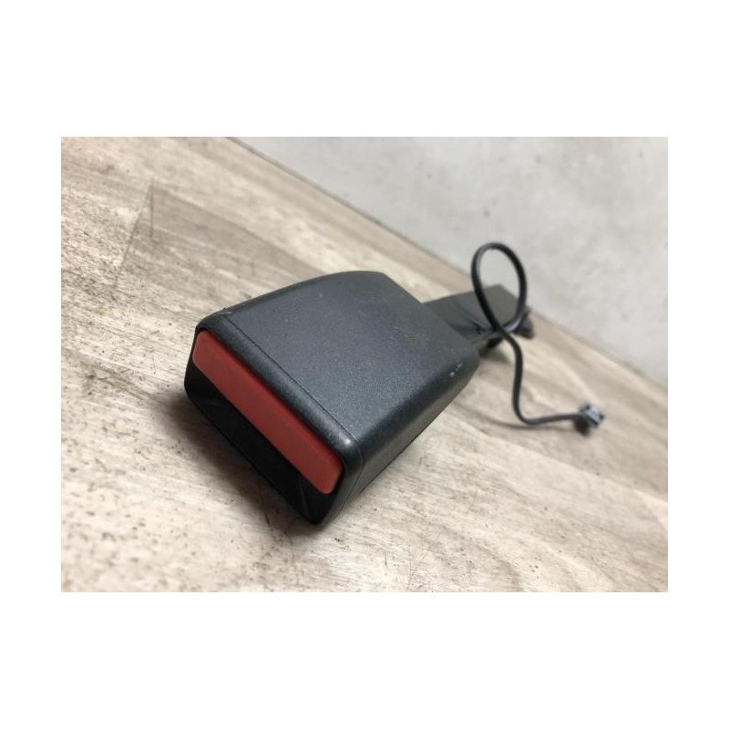 Attache ceinture avant droit RENAULT CLIO 4 PHASE 2 d’occasion