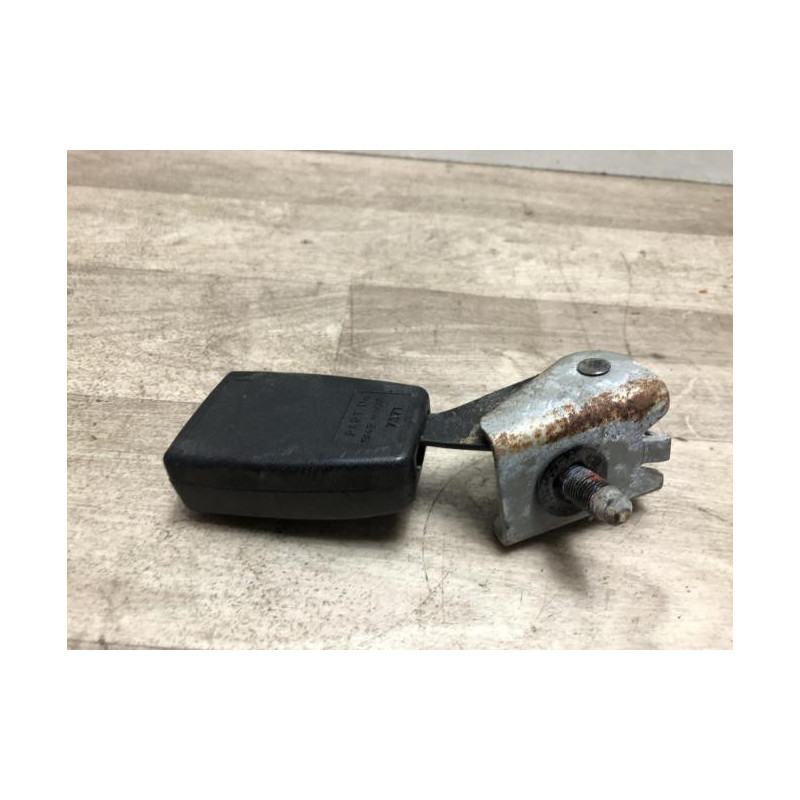 Attache ceinture arriere droit SAAB 900 2 d’occasion