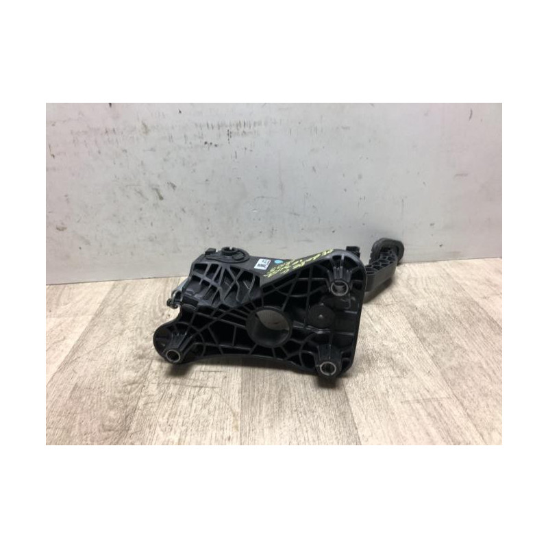 Pedalier d'embrayage RENAULT CLIO 5 d’occasion
