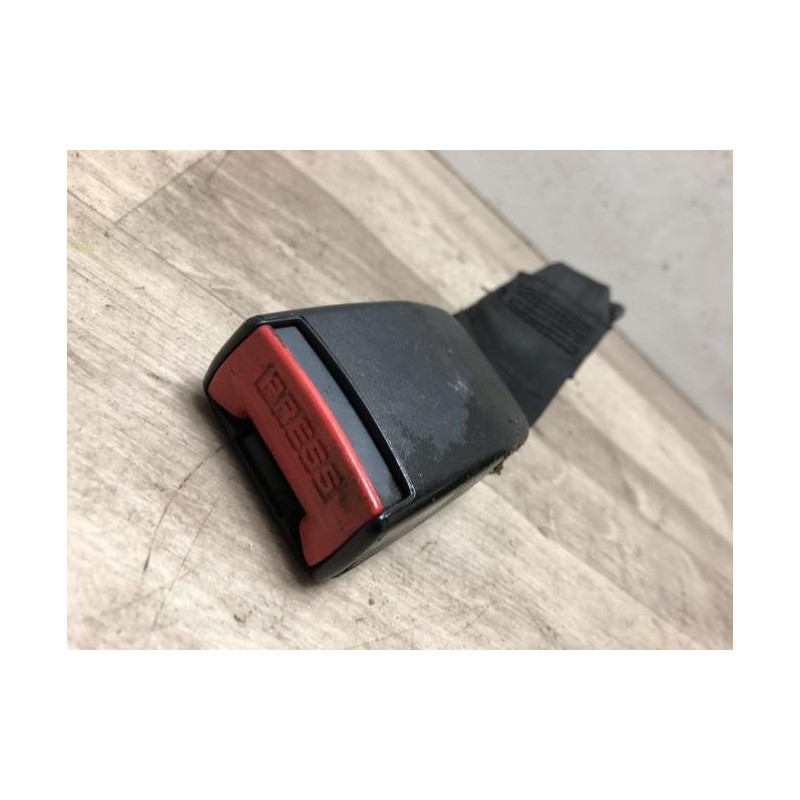 Attache ceinture arriere gauche PEUGEOT 106 PHASE 2 d’occasion