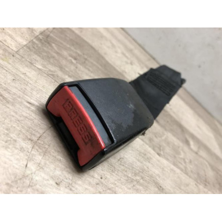 Attache ceinture arriere gauche PEUGEOT 106 PHASE 2 d’occasion