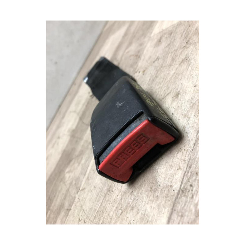 Attache ceinture arriere centrale PEUGEOT 106 PHASE 2 d’occasion