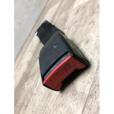 Attache ceinture arriere centrale PEUGEOT 106 PHASE 2 d’occasion