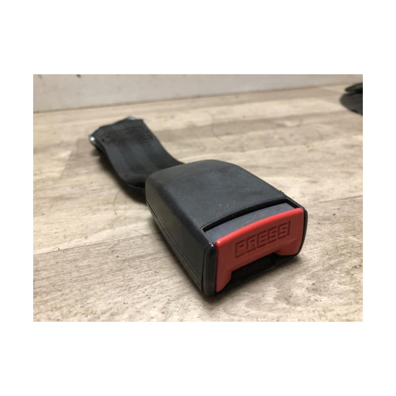 Attache ceinture arriere droit PEUGEOT 106 PHASE 2 d’occasion