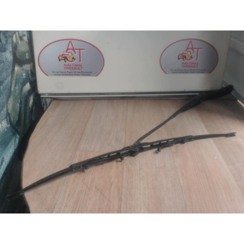 Bras essuie glace avant droit DACIA SANDERO d’occasion