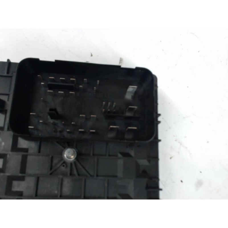 Porte fusible VOLKSWAGEN GOLF V d’occasion