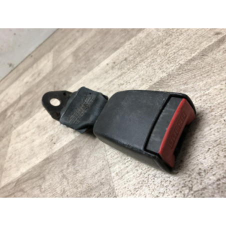 Attache ceinture arriere droit RENAULT CLIO 1 PHASE 3 d’occasion