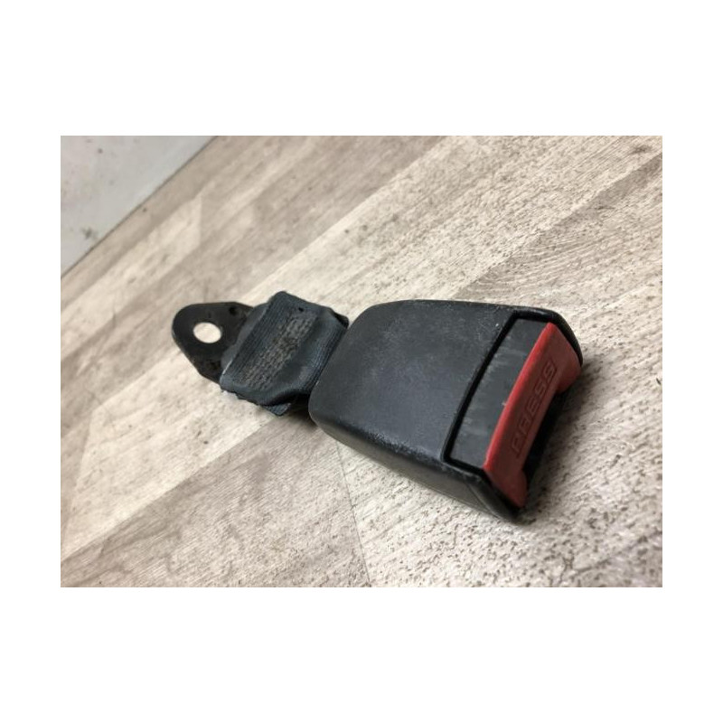 Attache ceinture arriere droit RENAULT CLIO 1 PHASE 3 d’occasion
