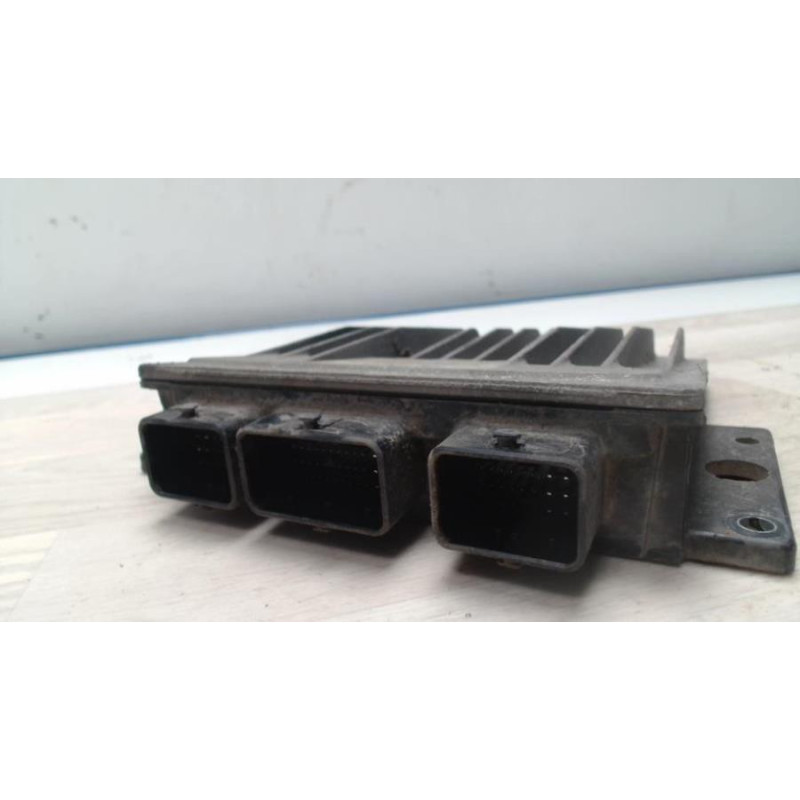 Calculateur moteur RENAULT CLIO 2 PHASE 2 d’occasion