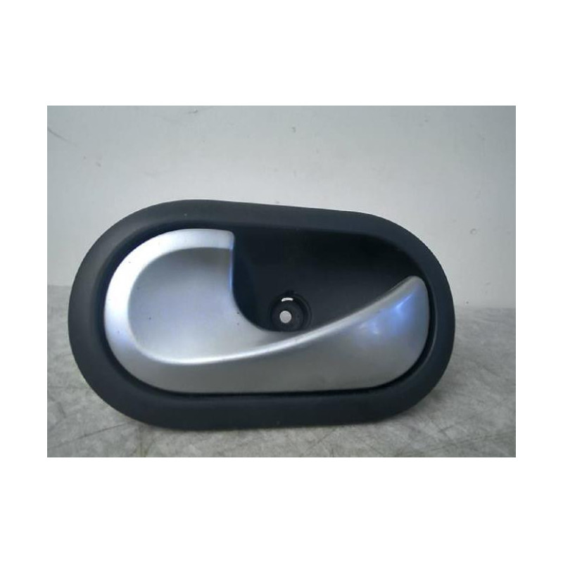 Poignee interieur avant gauche RENAULT CLIO 3 PHASE 1 d’occasion