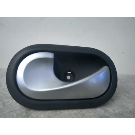 Poignee interieur avant gauche RENAULT CLIO 3 PHASE 1 d’occasion
