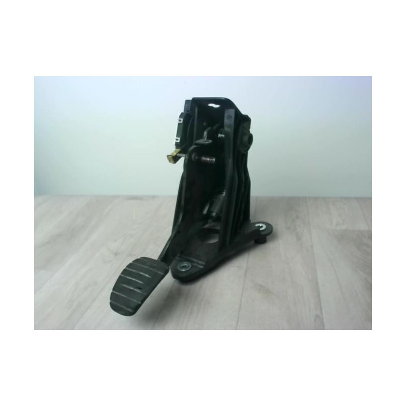 Pedalier d'embrayage RENAULT LAGUNA 3 PHASE 1 d’occasion