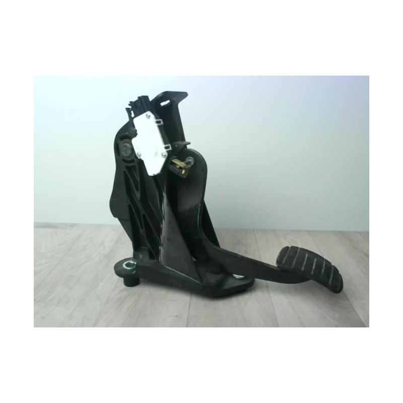 Pedalier d'embrayage RENAULT LAGUNA 3 PHASE 1 d’occasion