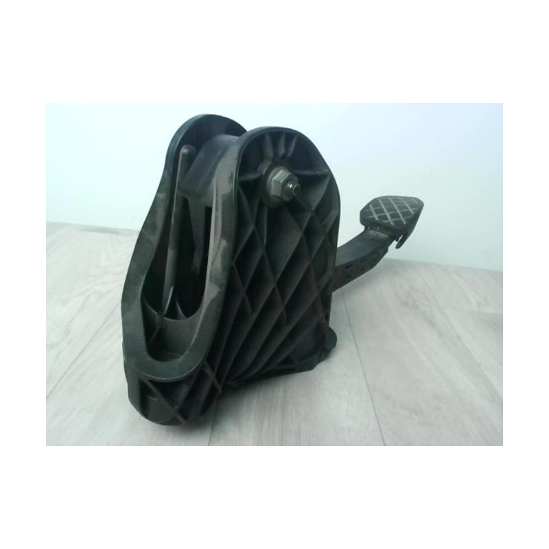 Pedalier d'embrayage VOLKSWAGEN GOLF 5 d’occasion