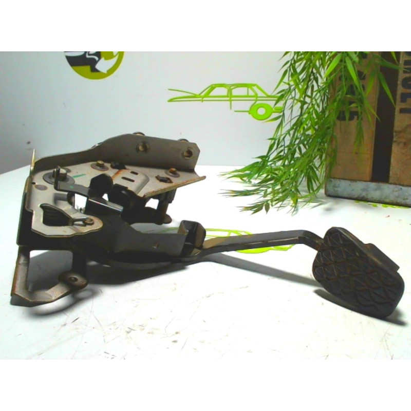 Pedalier d'embrayage FORD FIESTA 6 PHASE 1 d’occasion