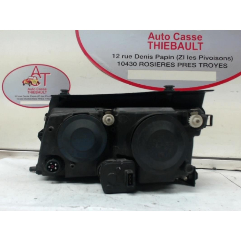Optique avant principal droit (feux)(phare) VOLKSWAGEN PASSAT V (3B2) d’occasion
