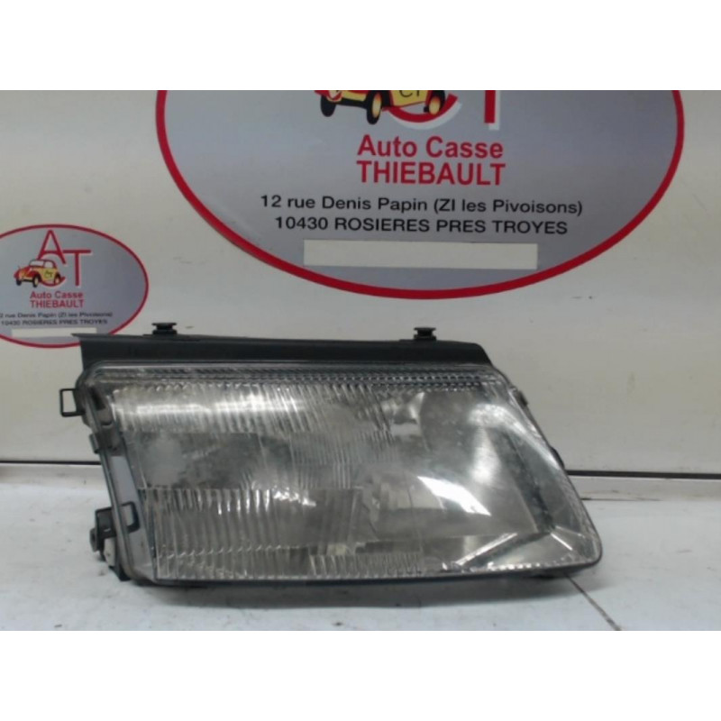 Optique avant principal droit (feux)(phare) VOLKSWAGEN PASSAT V (3B2) d’occasion