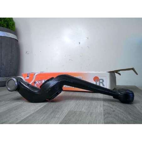 Bras de suspension superieur avant droit PEUGEOT 309 PHASE 2 d’occasion