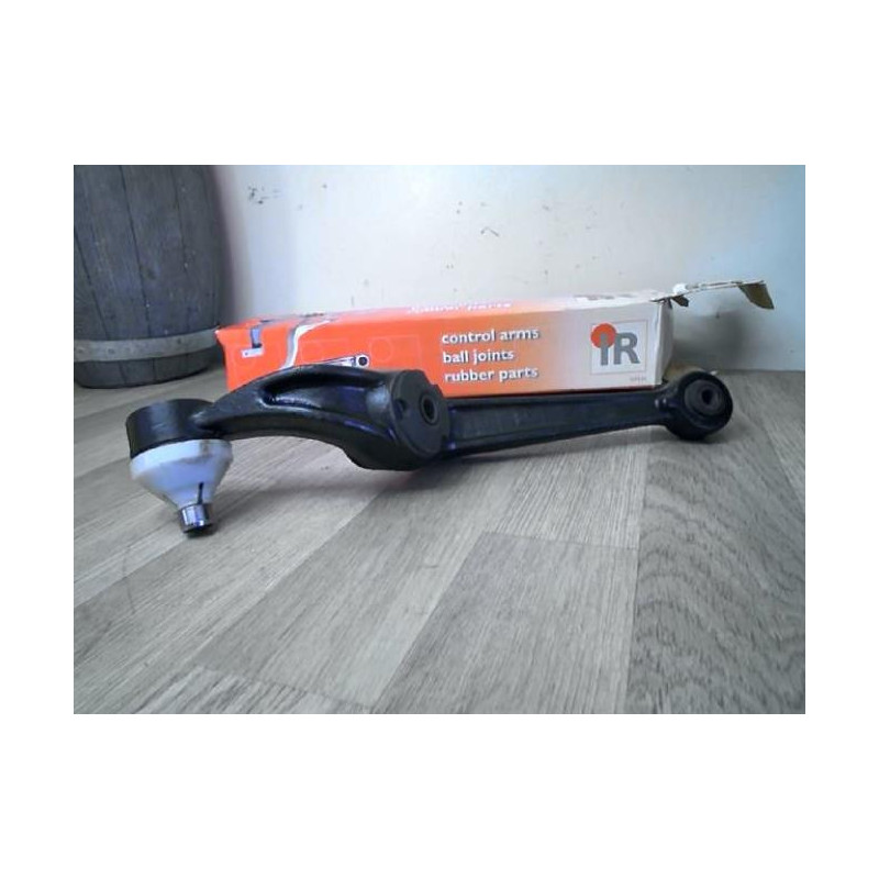 Bras de suspension superieur avant droit PEUGEOT 309 PHASE 2 d’occasion