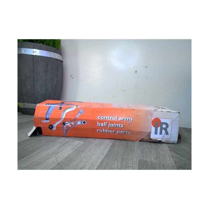 Bras de suspension superieur avant droit PEUGEOT 309 PHASE 2 d’occasion