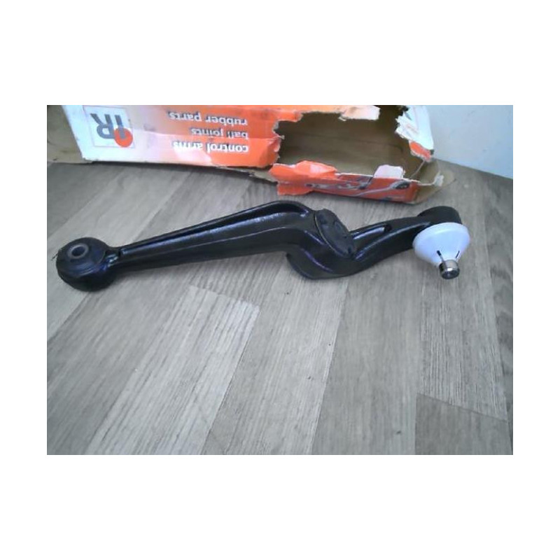 Bras de suspension superieur avant droit PEUGEOT 309 PHASE 2 d’occasion