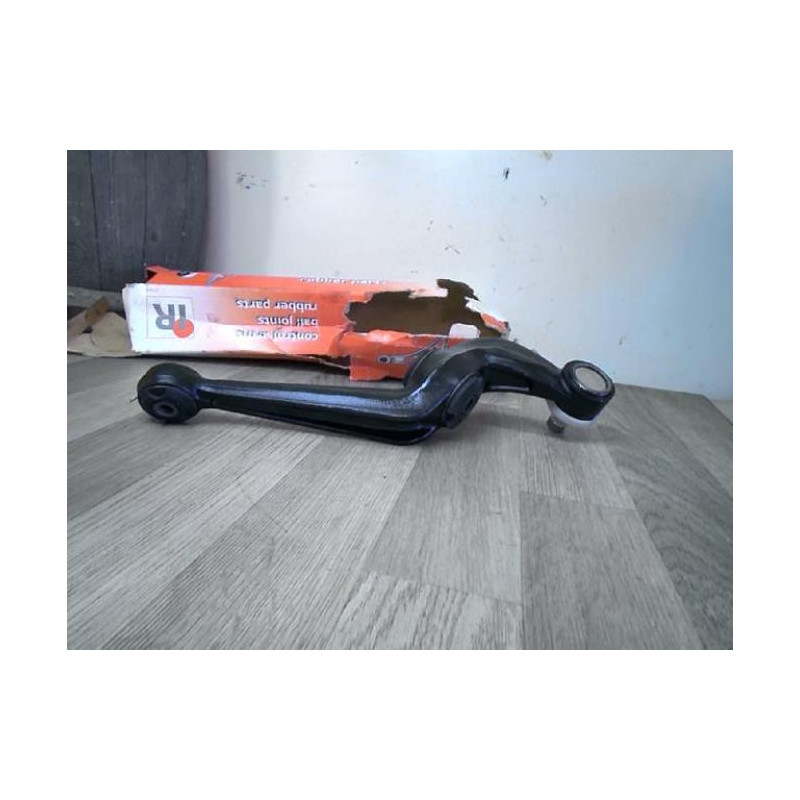 Bras de suspension superieur avant droit PEUGEOT 309 PHASE 2 d’occasion