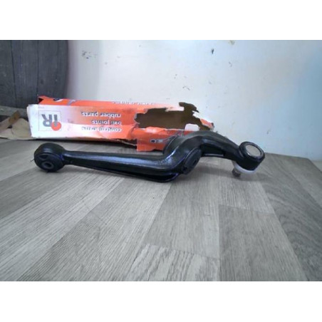 Bras de suspension superieur avant droit PEUGEOT 309 PHASE 2 d’occasion