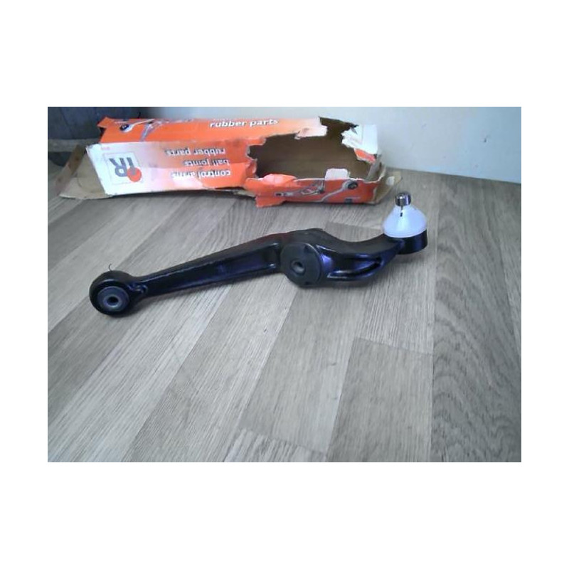 Bras de suspension superieur avant droit PEUGEOT 309 PHASE 2 d’occasion