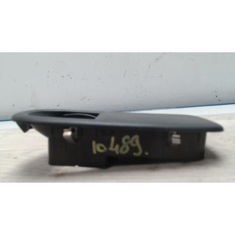 Interrupteur de leve vitre avant gauche RENAULT CLIO 3 PHASE 1 d’occasion