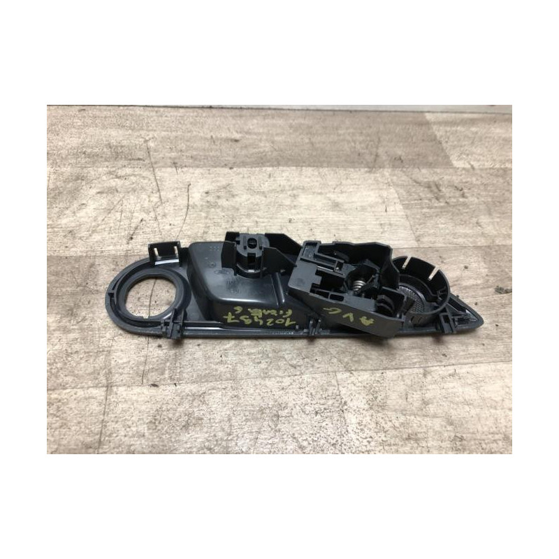 Poignee interieur avant gauche FORD FIESTA 6 PHASE 1 d’occasion