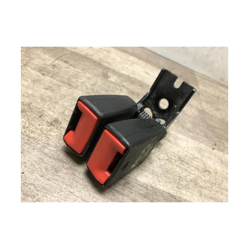 Attache ceinture arriere droit FORD FIESTA 6 PHASE 1 d’occasion