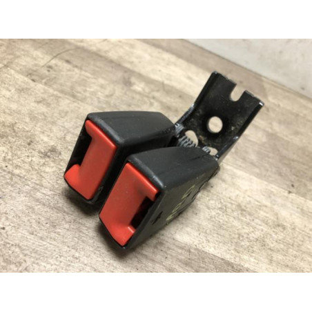 Attache ceinture arriere droit FORD FIESTA 6 PHASE 1 d’occasion