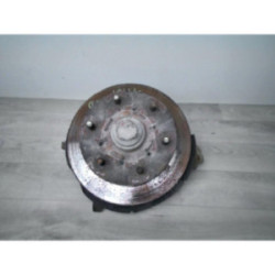 Moyeu avant droit MAZDA B2200 d’occasion