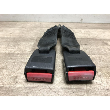 Attache ceinture arriere droit DACIA SANDERO 1 d’occasion