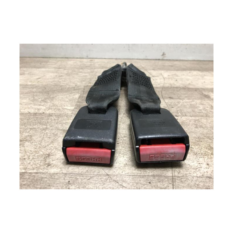 Attache ceinture arriere droit DACIA SANDERO 1 d’occasion