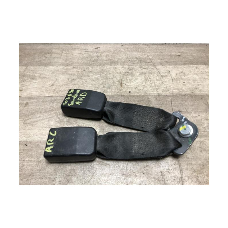 Attache ceinture arriere droit DACIA SANDERO 1 d’occasion
