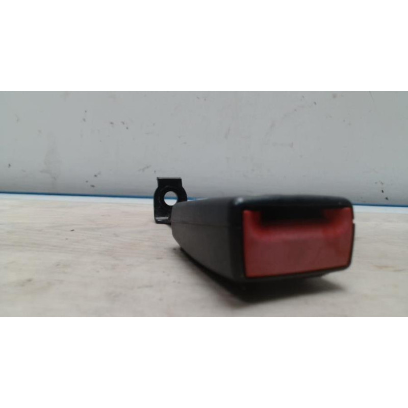 Attache ceinture arriere droit OPEL ASTRA H PHASE 1 d’occasion