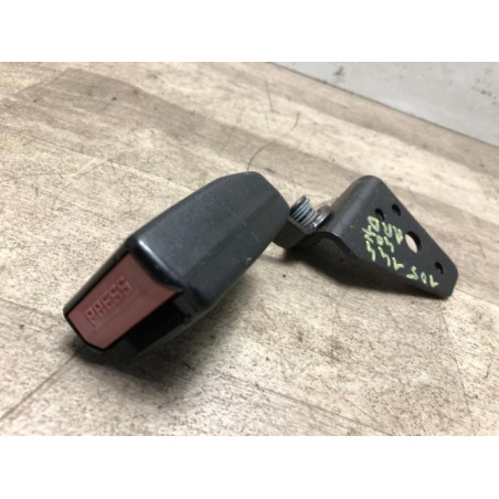 Attache ceinture arriere droit PEUGEOT 407 PHASE 1 d’occasion