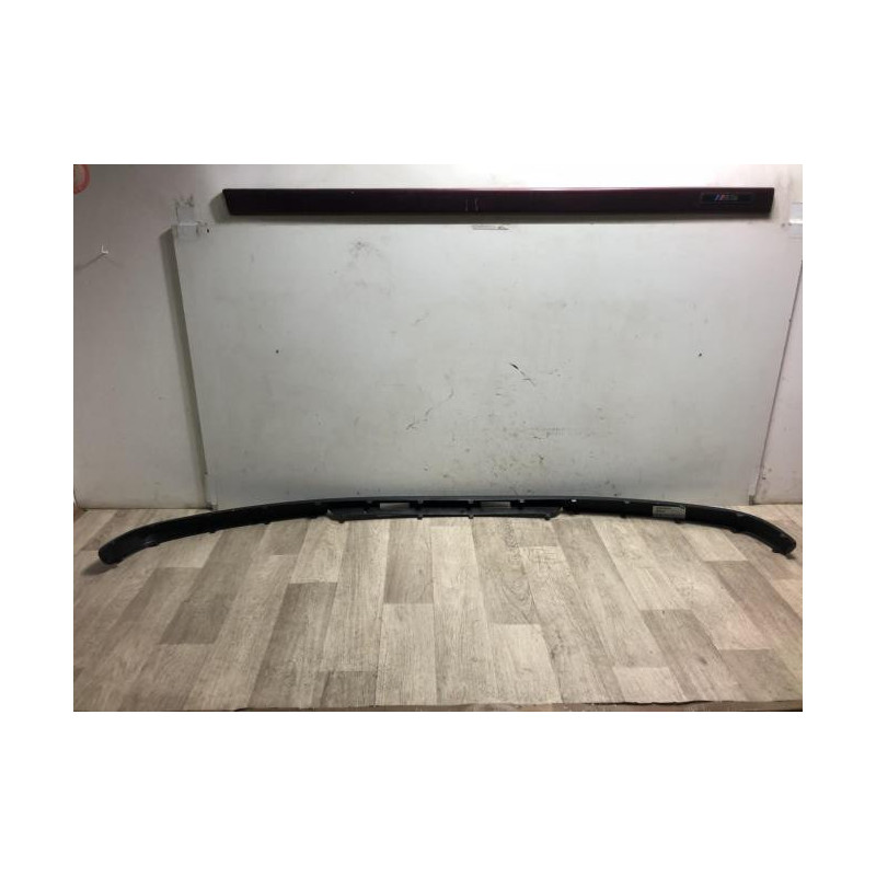 Moulure de pare choc avant VOLKSWAGEN POLO 4 PHASE 1 d’occasion