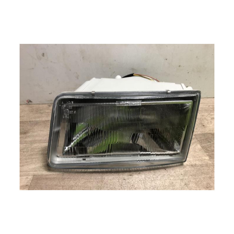 Optique avant principal gauche (feux)(phare) IVECO  d’occasion