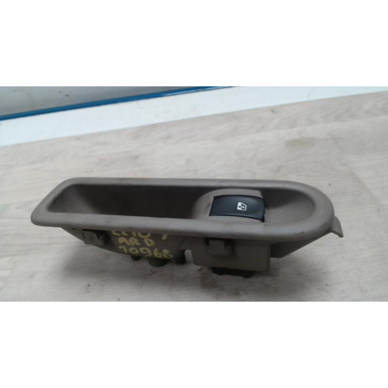 Interrupteur de leve vitre arriere droit RENAULT CLIO 3 PHASE 1 d’occasion