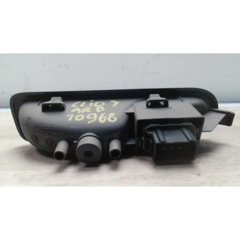 Interrupteur de leve vitre arriere droit RENAULT CLIO 3 PHASE 1 d’occasion