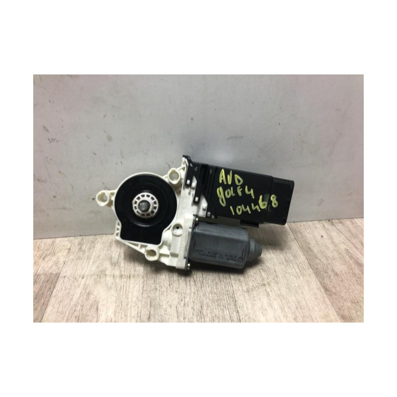 Moteur leve vitre avant droit VOLKSWAGEN GOLF 4 d’occasion
