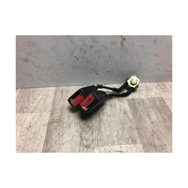 Attache ceinture arriere gauche VOLKSWAGEN GOLF 4 d’occasion