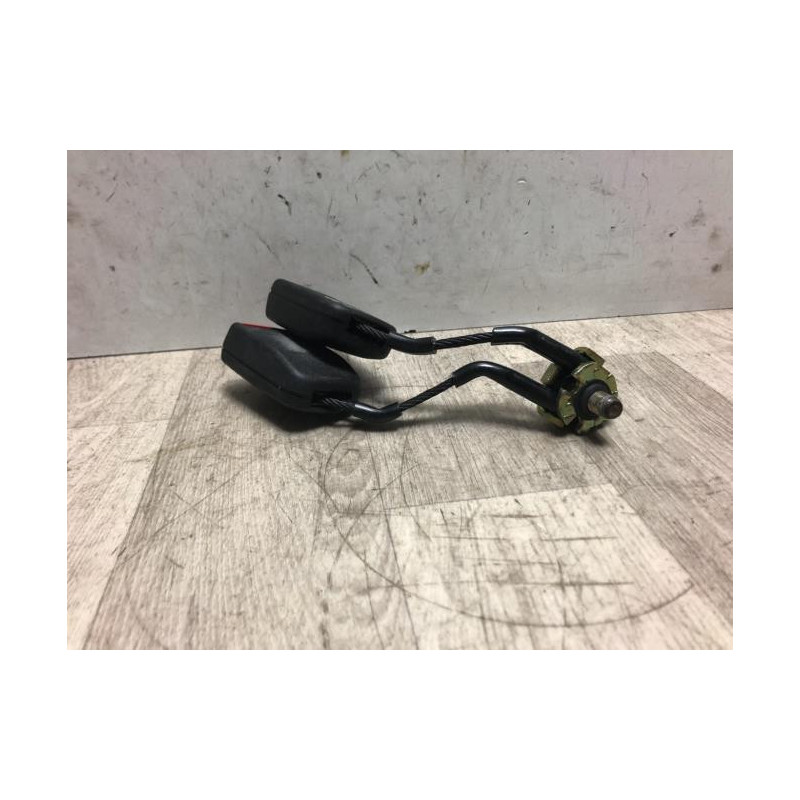 Attache ceinture arriere gauche VOLKSWAGEN GOLF 4 d’occasion
