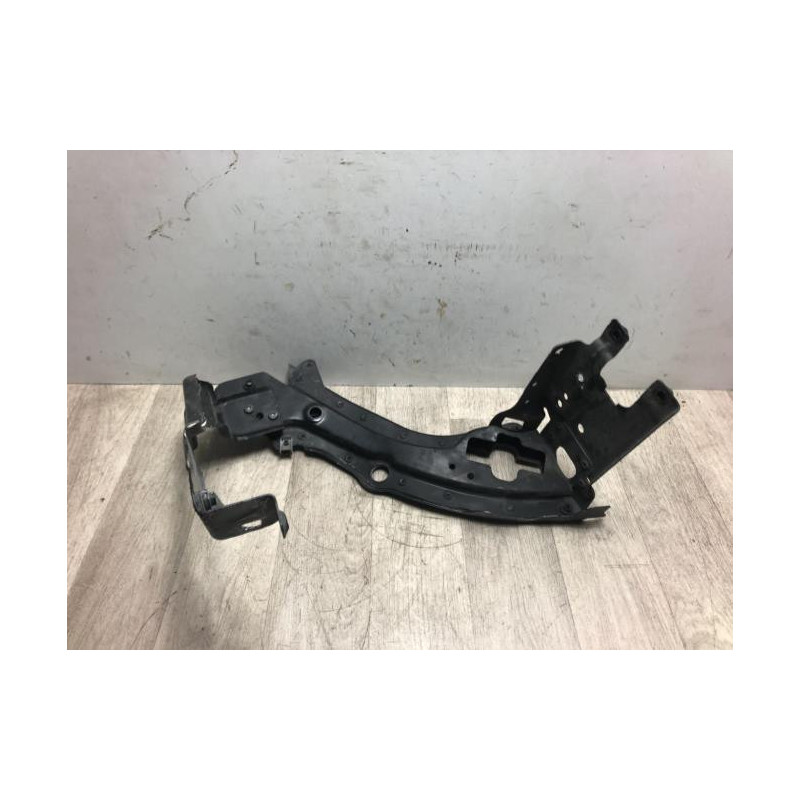 Support de phare gauche (tôle) MERCEDES CLASSE E 211 PHASE 1 d’occasion