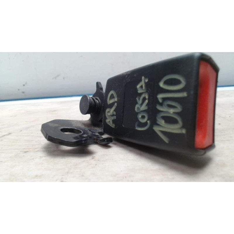 Attache ceinture arriere droit OPEL CORSA D PHASE 1 d’occasion