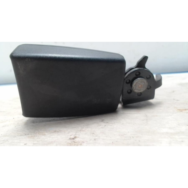 Attache ceinture arriere droit OPEL CORSA D PHASE 1 d’occasion
