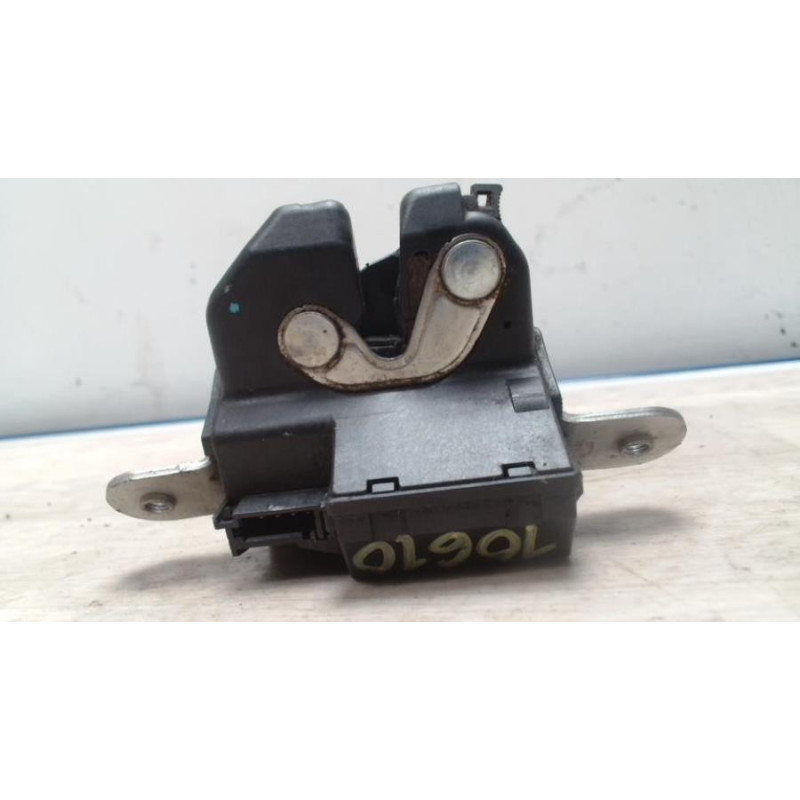 Serrure de coffre OPEL CORSA D PHASE 1 d’occasion
